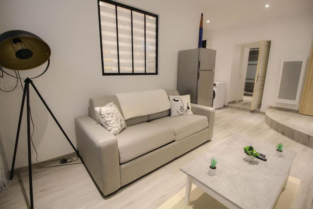 La Bd : Joli T2 Renove /Wi-Fi/Centre-Ville อองกูแลม ภายนอก รูปภาพ